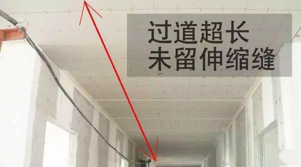 所以在燈槽內要考慮安裝燈片以遮擋造型的基層頂面造型設計為玻璃時