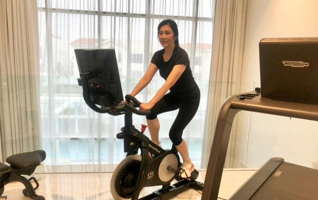 泰国前总理英拉分享隔离心得,锻炼,听音乐,陪伴家人!