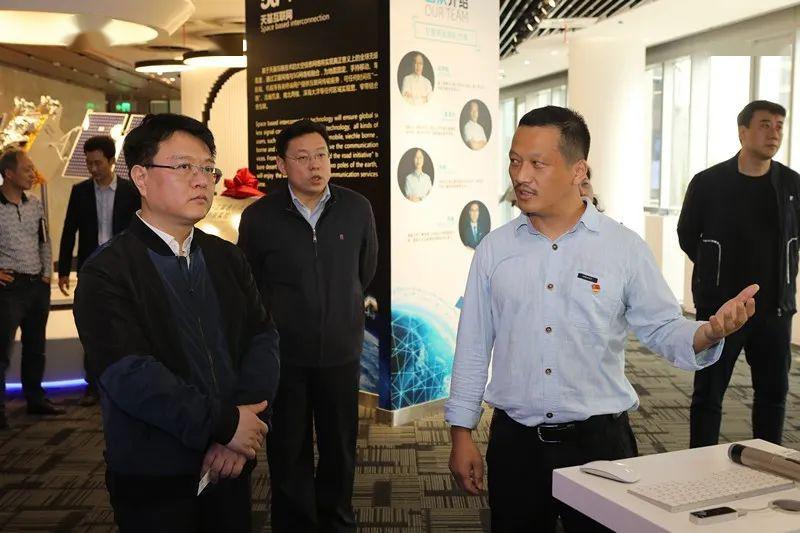 虹口区政府副区长张雷,以及区体育局,区科委,长远文化集团等单位领导