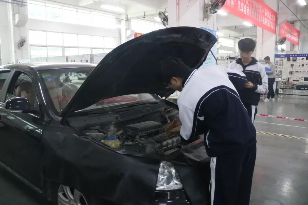 學汽車新能源技術做大國工匠深科技工學校汽車維修專業簡介