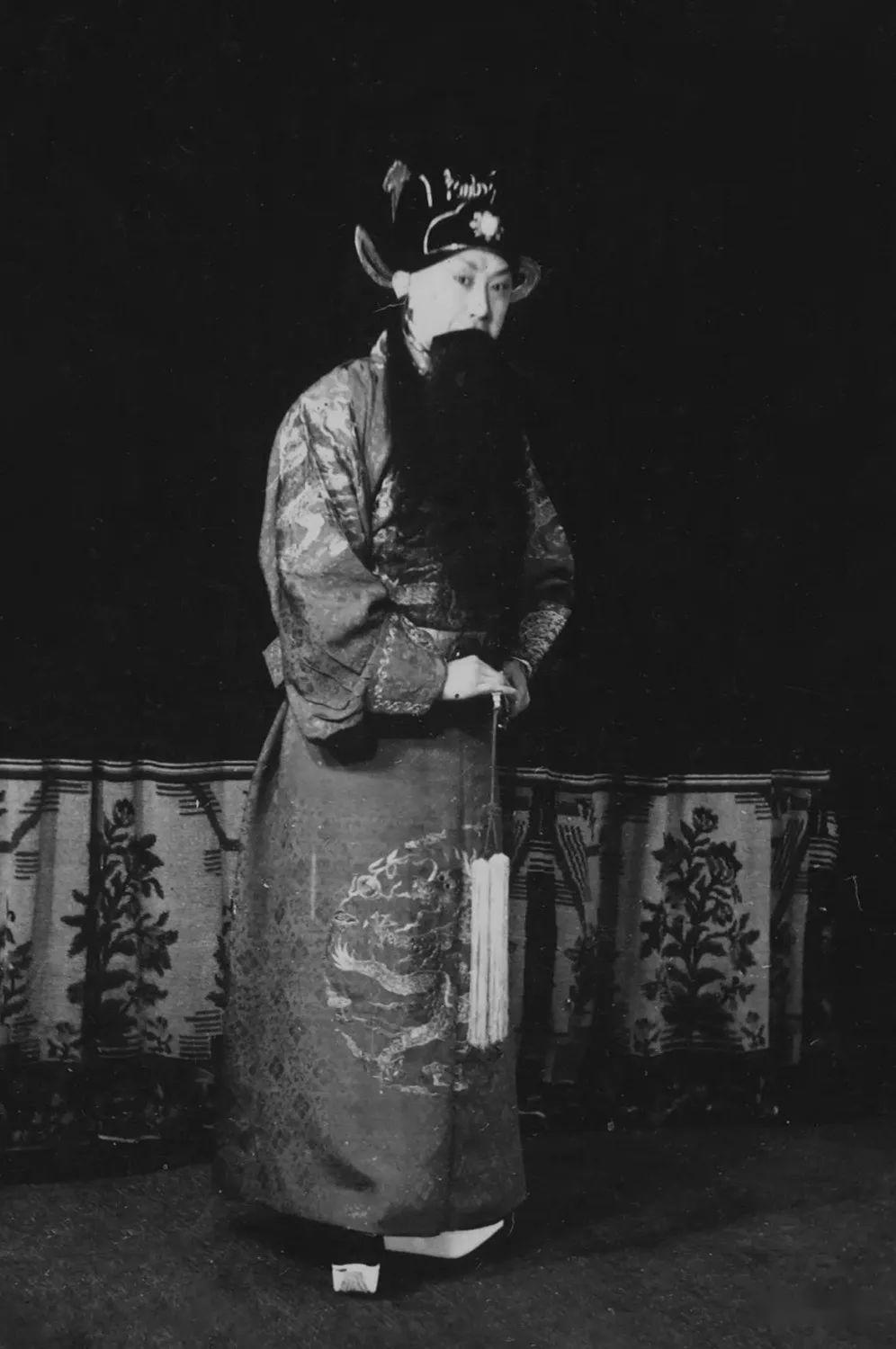 《胭脂宝褶》 马连良 饰 永乐帝马先生在服装艺术方面做了很多卓有