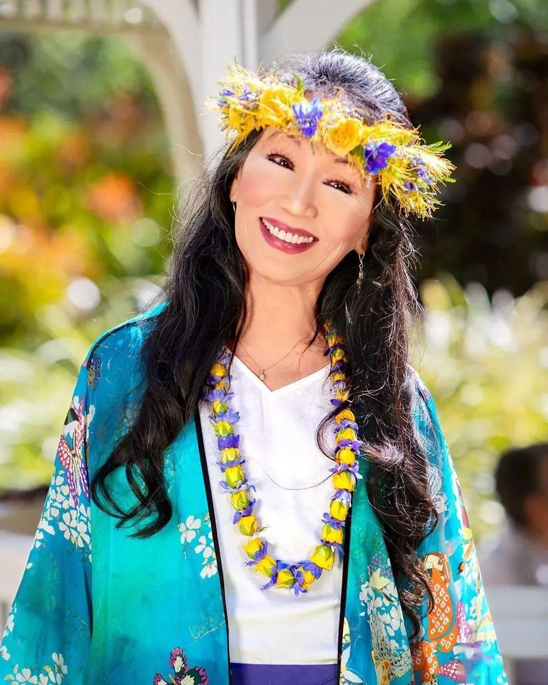 亲切温柔就像慈母一样,她的瑜伽儿女遍天下_蕙兰