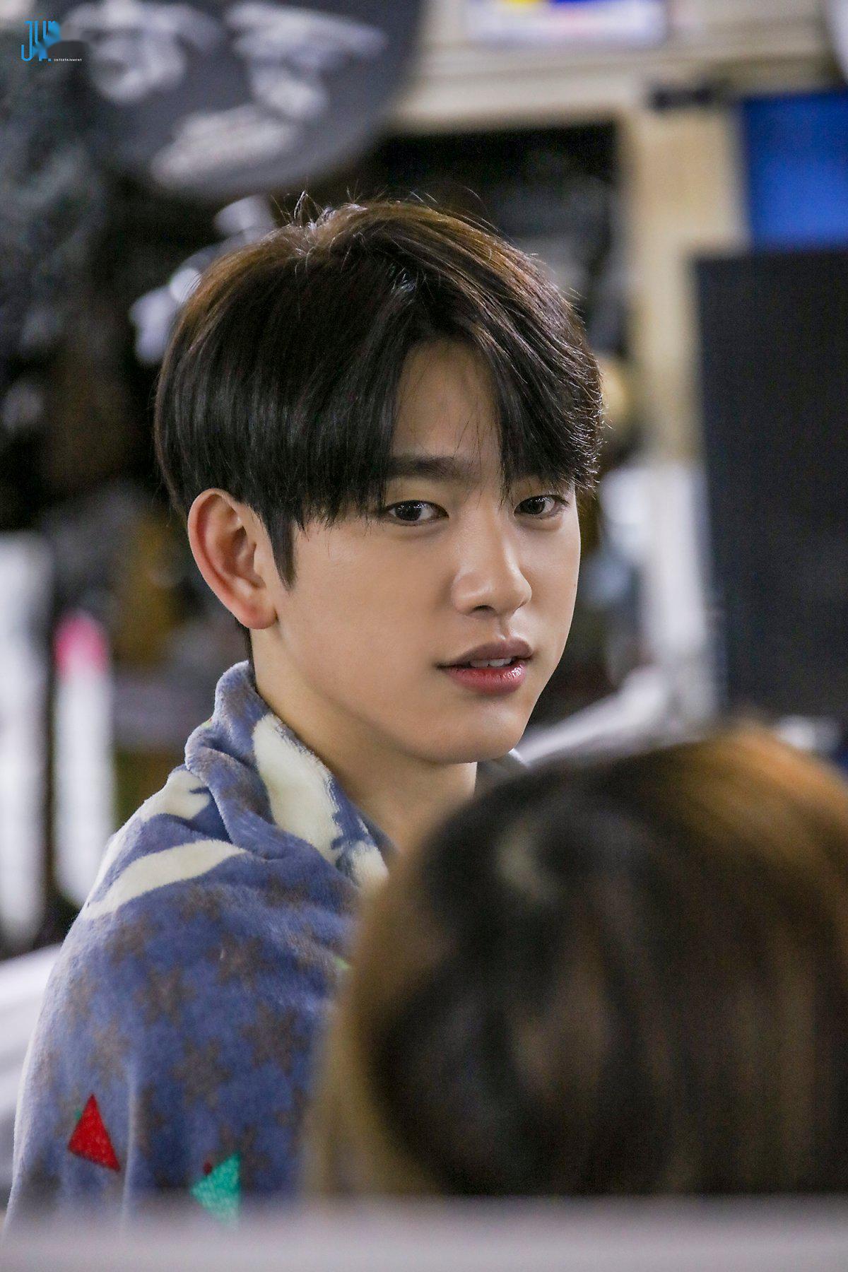 将击破心脏的在贤前辈紧急逮捕朴珍荣花样年华拍摄花絮