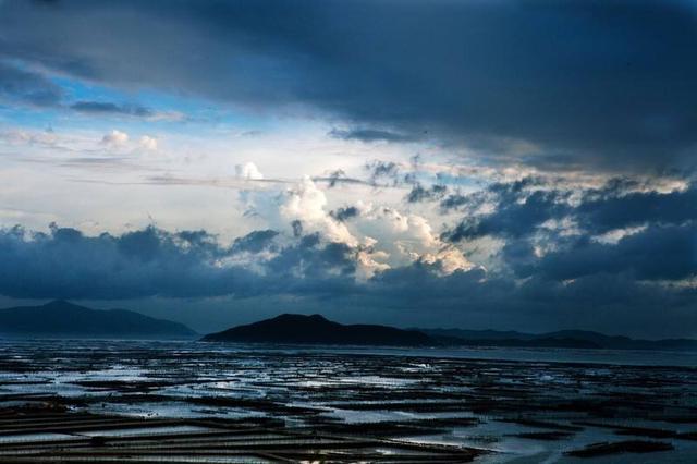 浓云茫茫水浪萧萧慈母港边望归