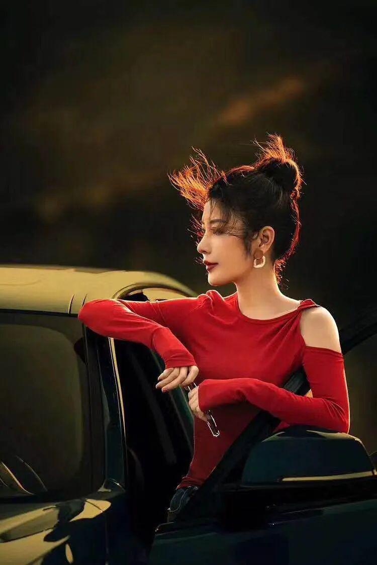 亲爱的你好吗在乎你是否安好思絮飘向你写着长长的思念音乐的陪伴诗人