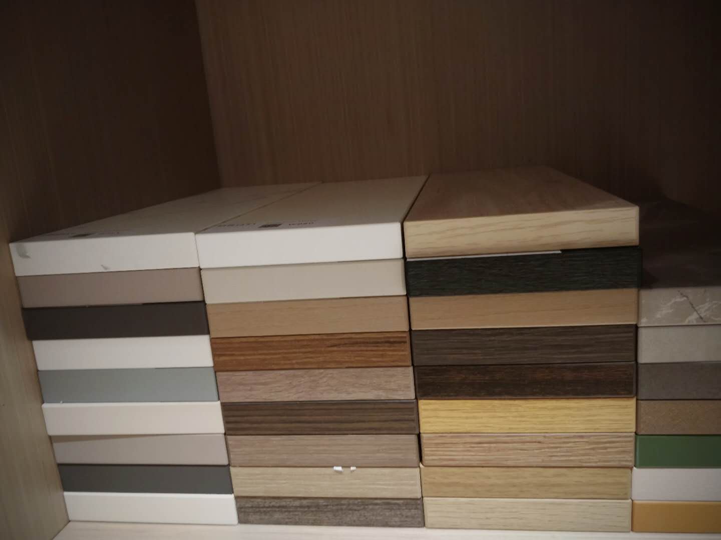 实木颗粒板实木生态板实木多层板实木有何不同