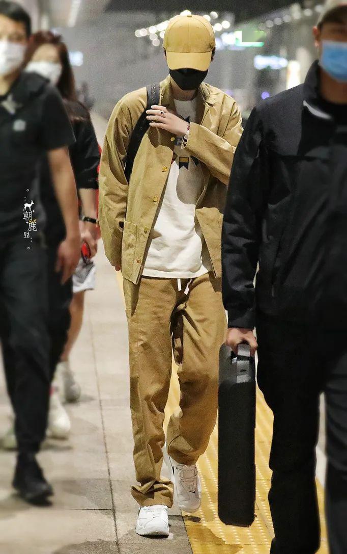 耐克何炅同款鞋,何炅同款鞋_大山谷图库