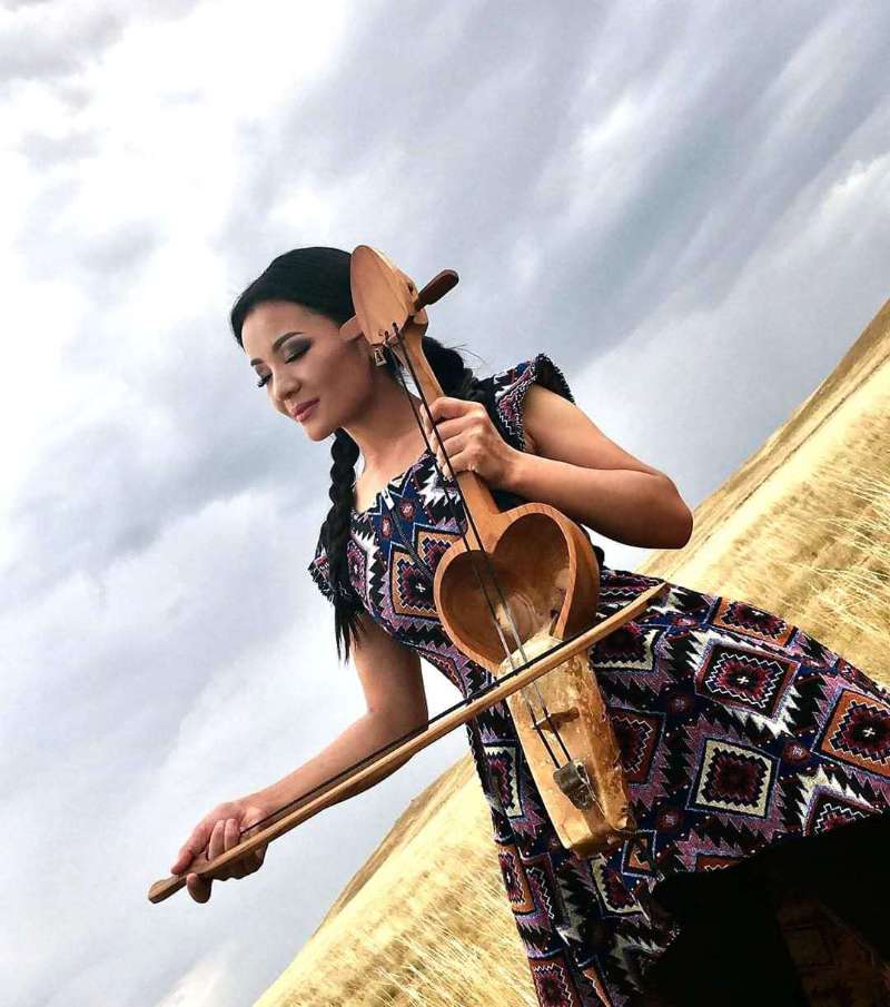 柯尔克孜族女孩子图片