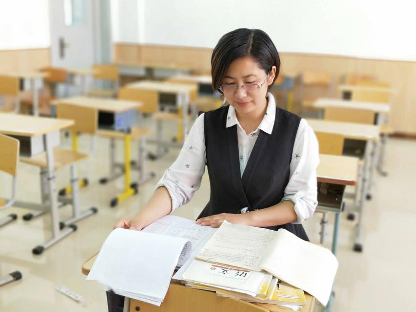 叶青,大连市旅顺中学高三语文教师.