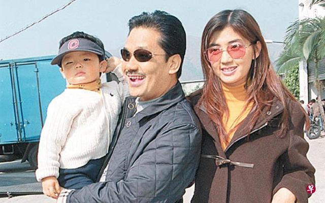 黎姿70岁前男友迎娶小37岁娇妻,添子后买鲜花陪妻儿过母亲节