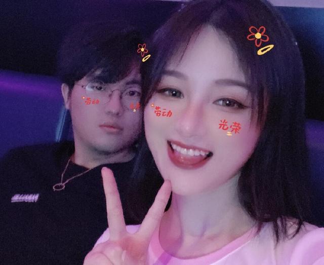 原创姿态移情别恋支开老婆为了这个粉丝你老婆好看一点