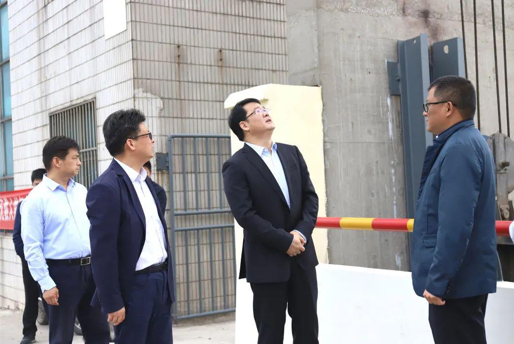 镇党委委员,副镇长瞿靖承等陪同以及镇党委书记陶建国,镇长瞿惠辉市