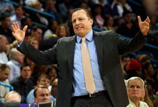 早年姚明还在火箭队打球的时候,就接受过锡伯杜的指导.