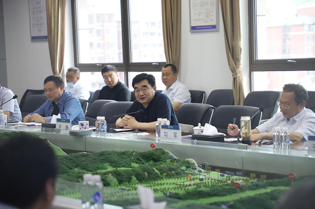 中交一公局集团总经理卢静到重庆合长高速公路项目检查