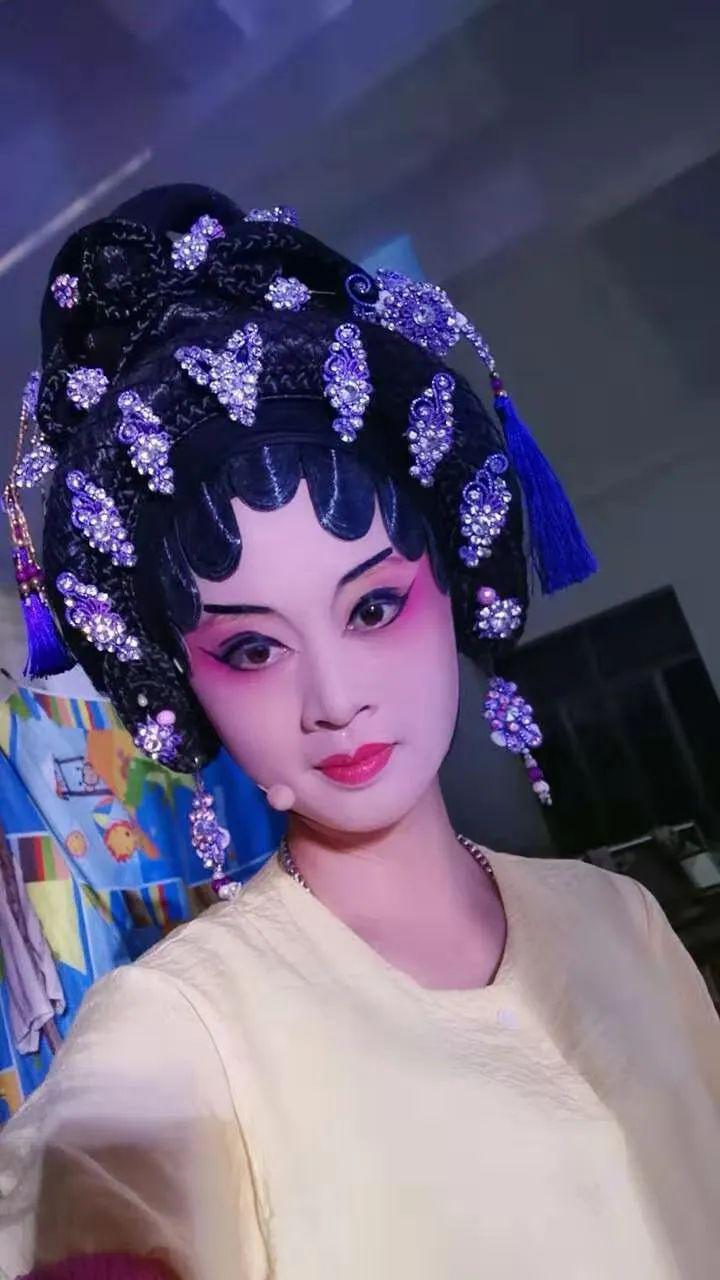 超好听:献给母亲节的歌,名旦陈海桃演唱《感恩》,67词:老爽强!_雷州