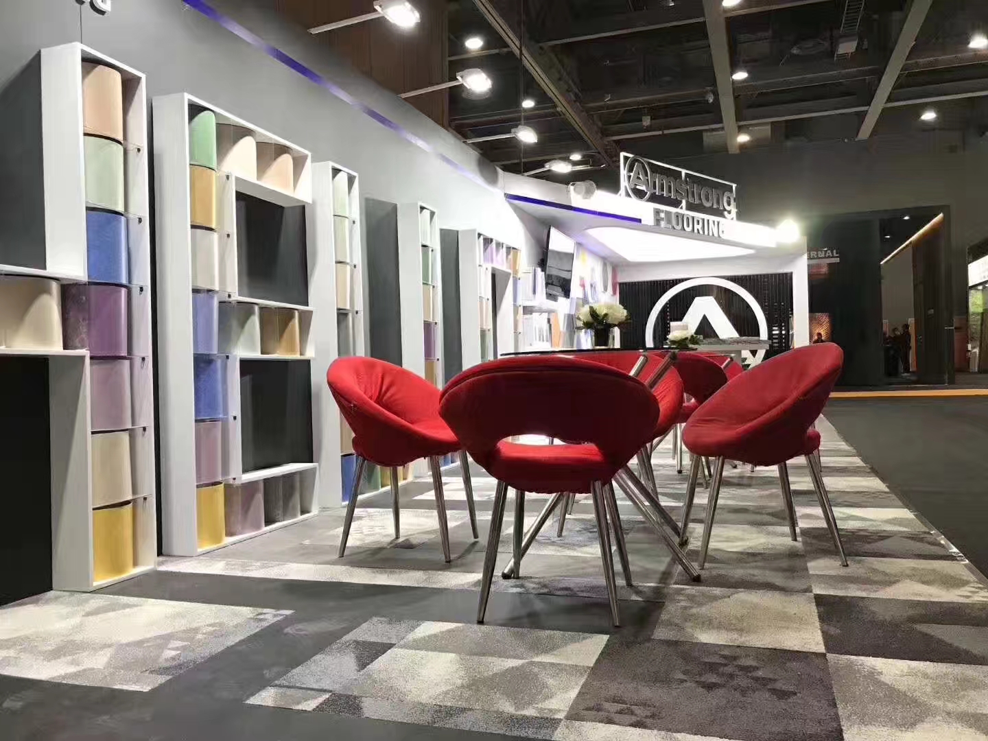 阿姆斯壮塑胶地板展会布置
