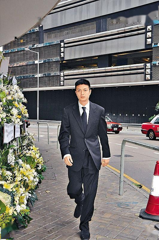 2006年,有传林建岳长子林孝贤发力狂追阿娇,据悉林孝贤是通过身边的