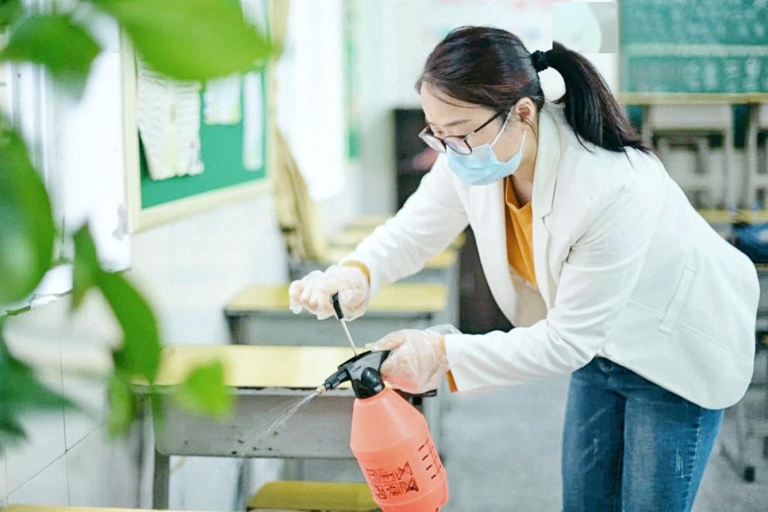 校园动态晨光熹微暮色四合你未见过的教师工作照