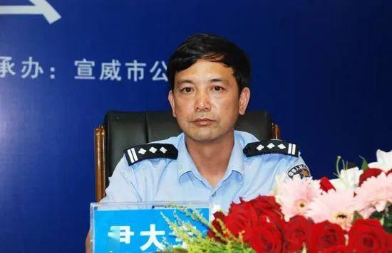 曲靖一官员与洗脚妹婚外情生子 受贿50万分手._宣威市