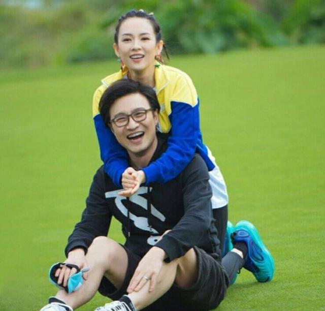 原创汪峰章子怡结婚纪念日赶上母亲节晒合影庆祝夫妻感情良好