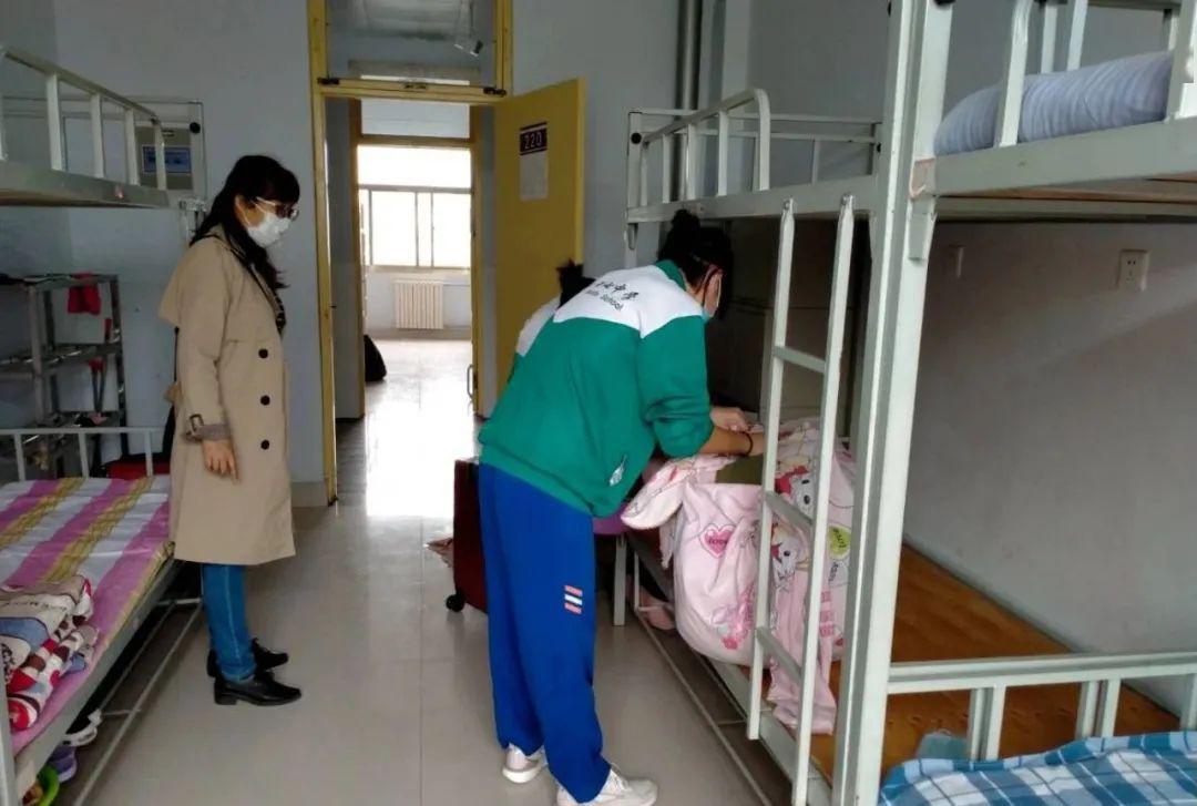 多图直击博兴各地初三开学第一天!消毒,戴口罩,测体温