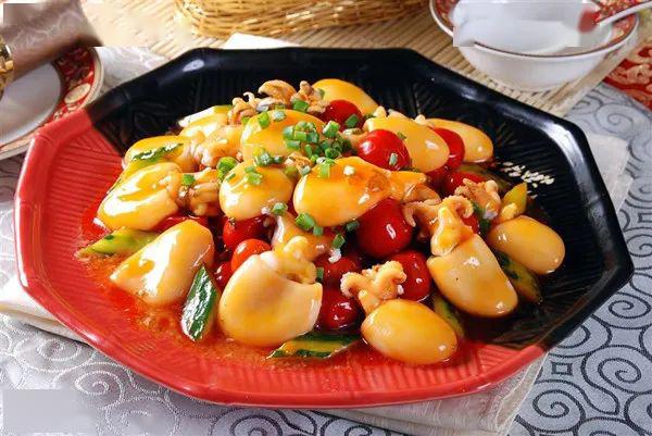 墨鱼,又称墨斗鱼,乌贼.