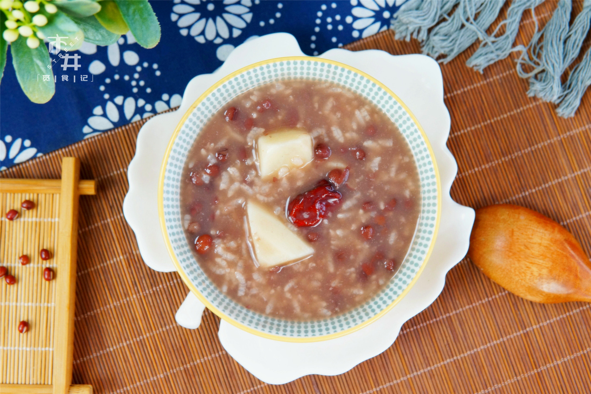 比如我夏天经常熬给媳妇喝的"山药红豆粥",不管从营养价值还是口感上