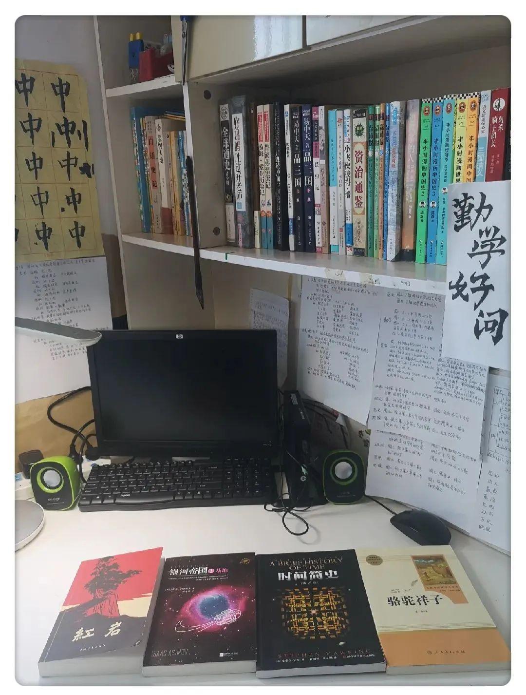 书香氤氲,诗意远方 | 邀你共赏最美书桌