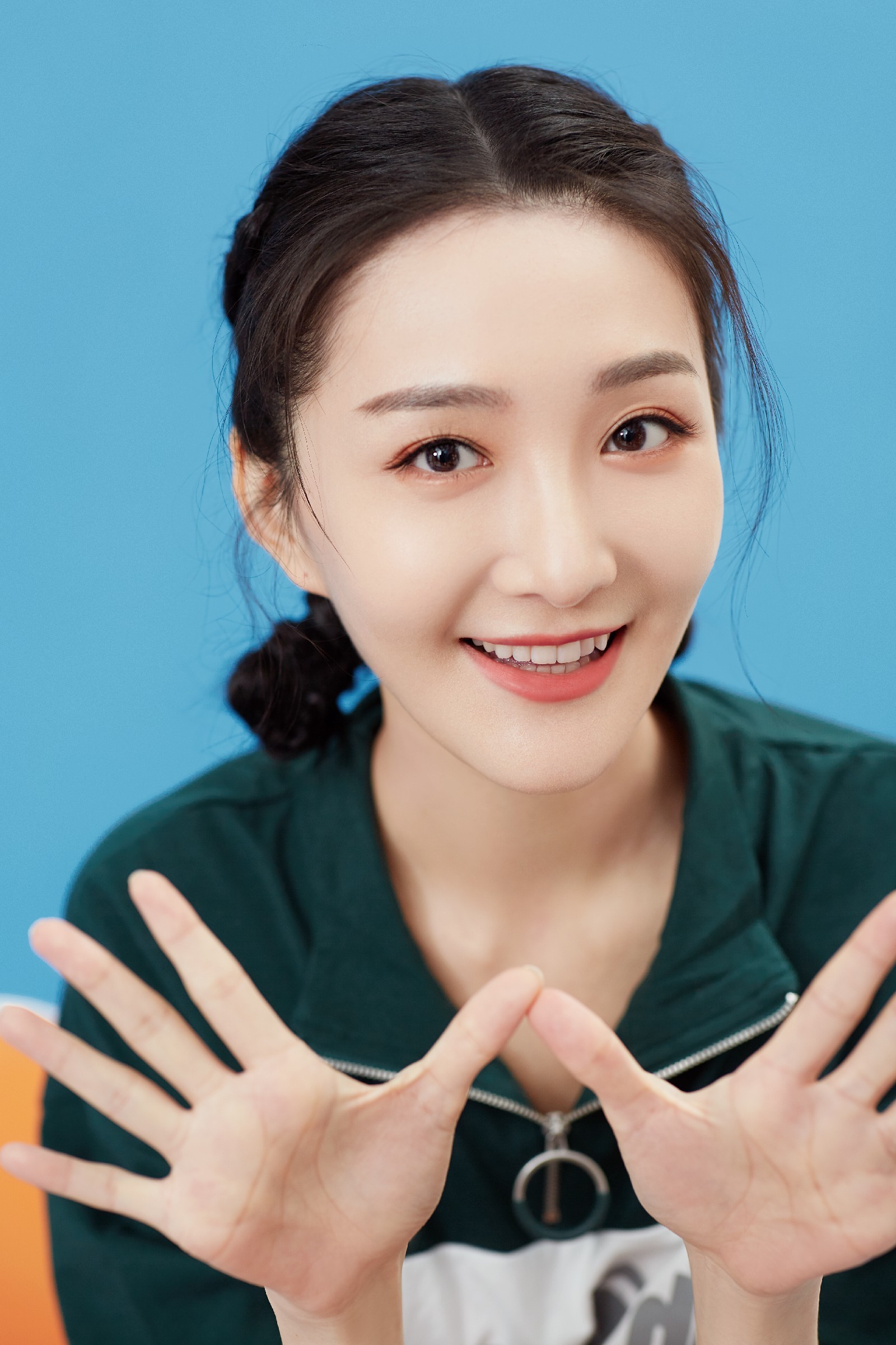 黎真安运动系写真曝光 俏皮灵动诠释别样清甜