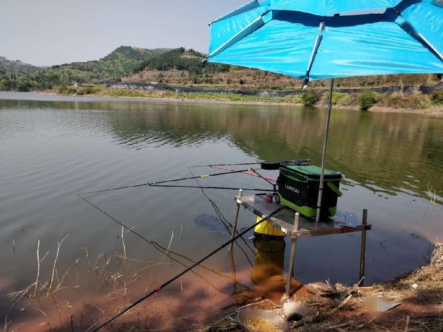 夏季白天去湖库钓鱼是大多数人休闲钓的主要时间段,然而却又是最难钓