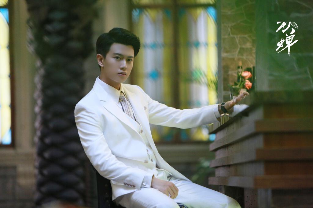 用白西装和白大褂解锁叶冲 又是被冲哥的帅气苏断腿的一天