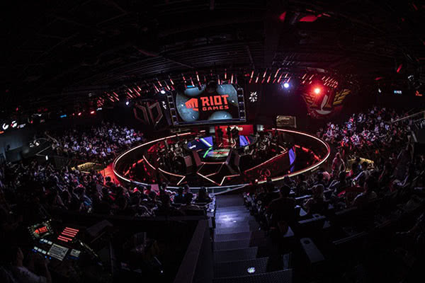 在lck摄影师kenzi透露出lck赛区与lpl赛区即将举行对抗赛的消息之后