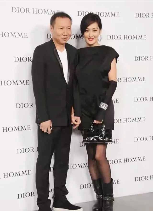 原创孟广美逃不过发福穿紧身裤绷的明显但丰腴身材更有女人味啊