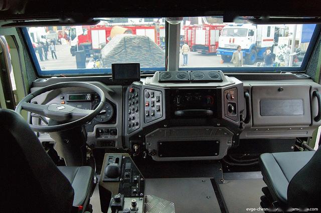 陆地上的铁憨憨俄军现役台风系列装甲车性能不输美军