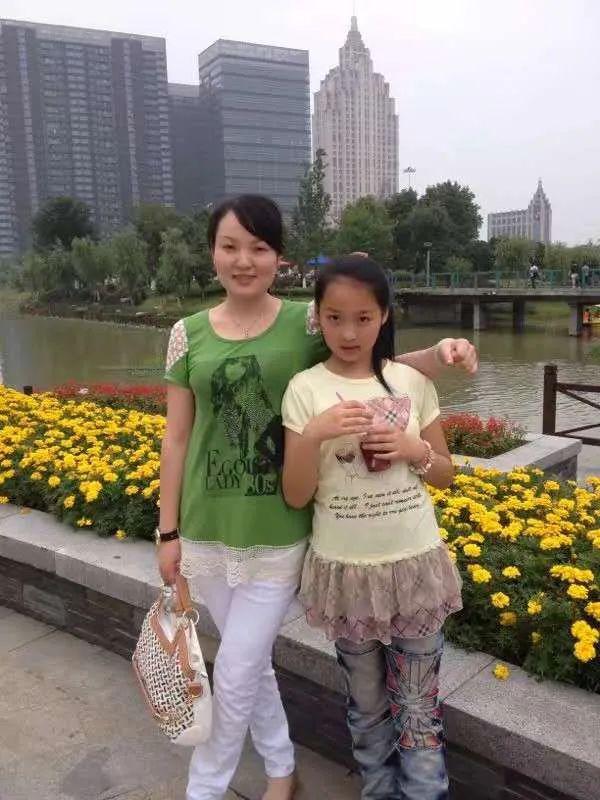 校园新闻感恩陪伴晒晒我与妈妈的合影凤鸣高中团委开展母亲节感恩活动
