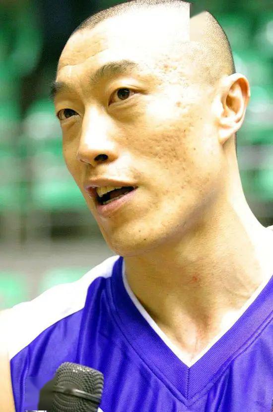 中国第一大前锋马健谁公认的