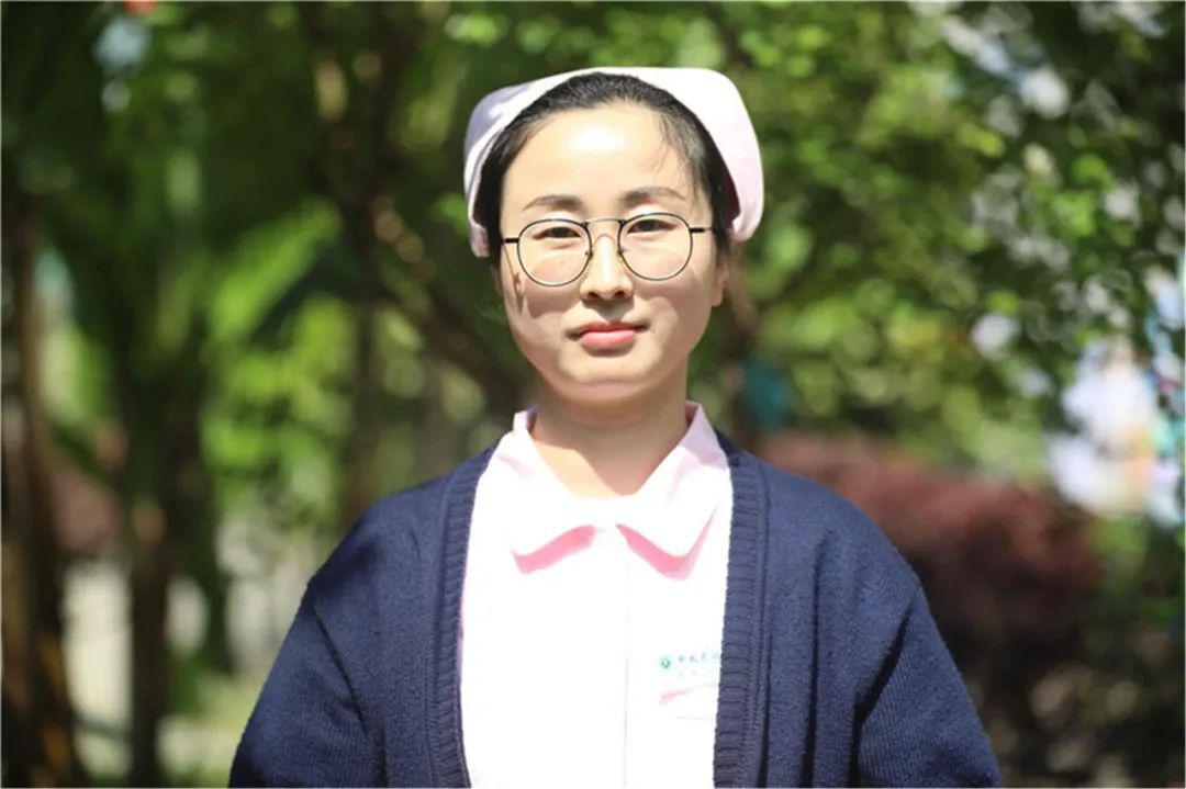 >   滑动查看更多图片 >>   滑动查看更多图片 >>优秀护士风采展沈 艳