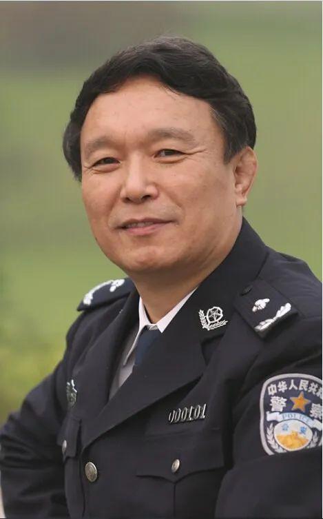 名家有约梁桐纲散文委任状后的思念