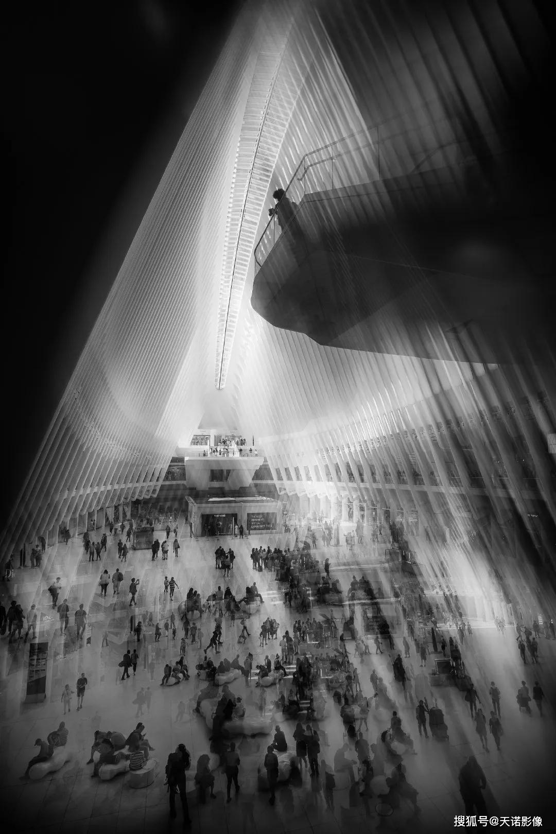 以光影为衣让人体线条和谐地融入到场景之中这种手法被哈苏大使peter