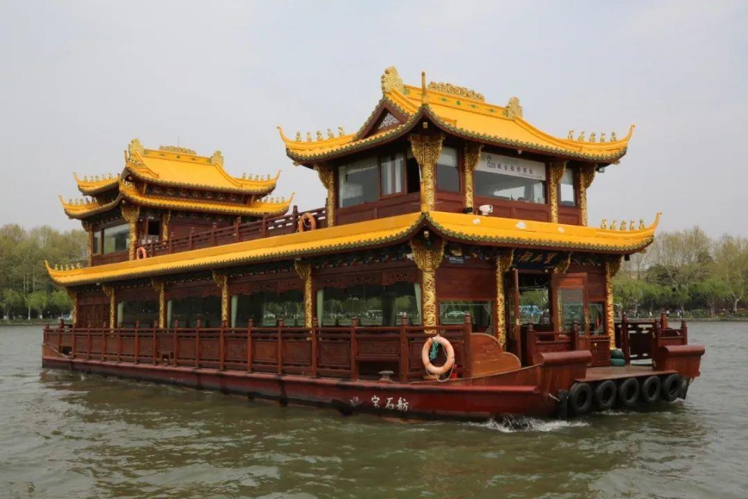 优惠购票的女性准备了小惊喜哟~送完为止哦~龙船挤出一个难得的休息日