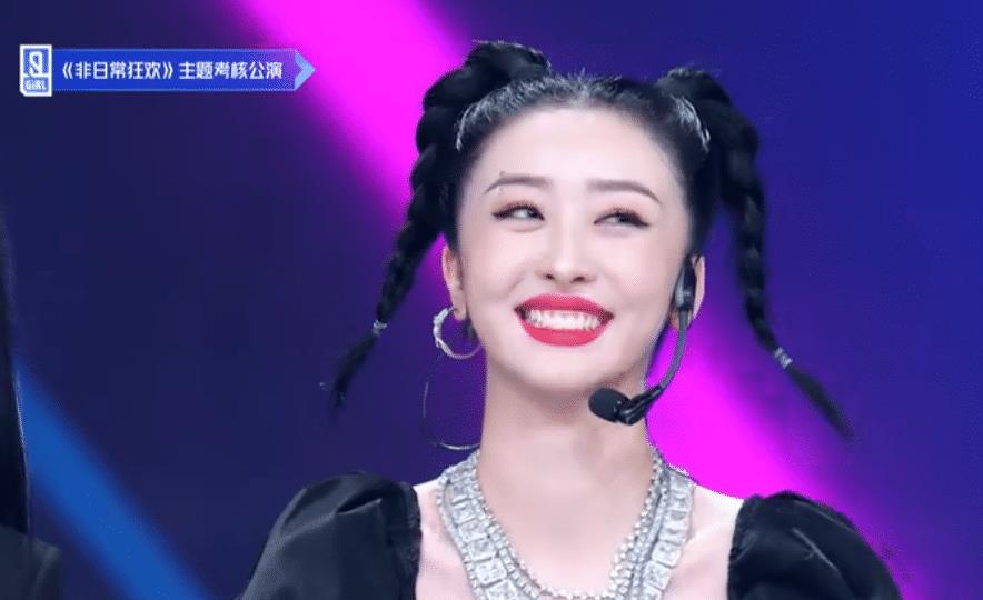 《非日常狂欢》全员双马尾,赵小棠别有特色,张楚寒:像奥特曼