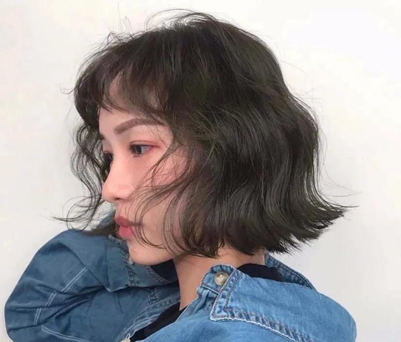 今年流行王炸发型毛毛卷短发