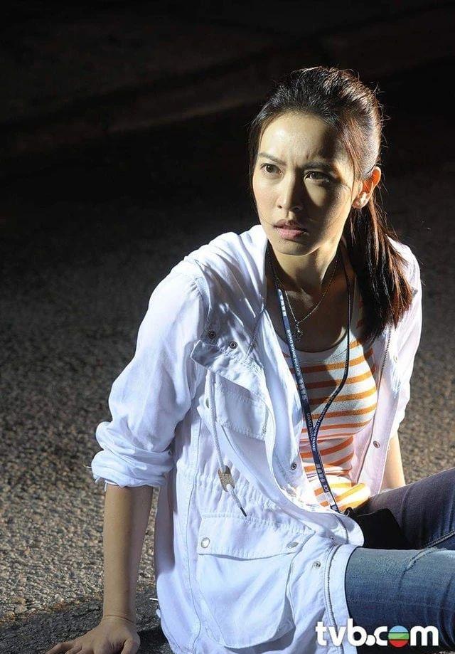 (剧照)《eu超时任务》的朱千雪,饰演女警madam ling,而王浩信饰演渠头