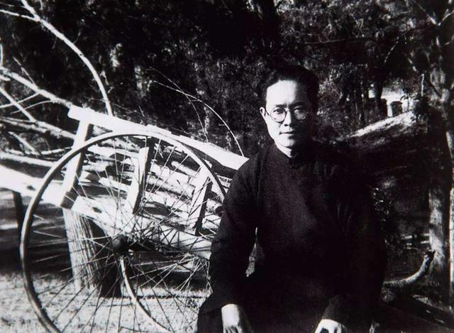 的凤凰男沈从文:小学毕业的文学大师,差点获诺奖的历史学家_张兆和