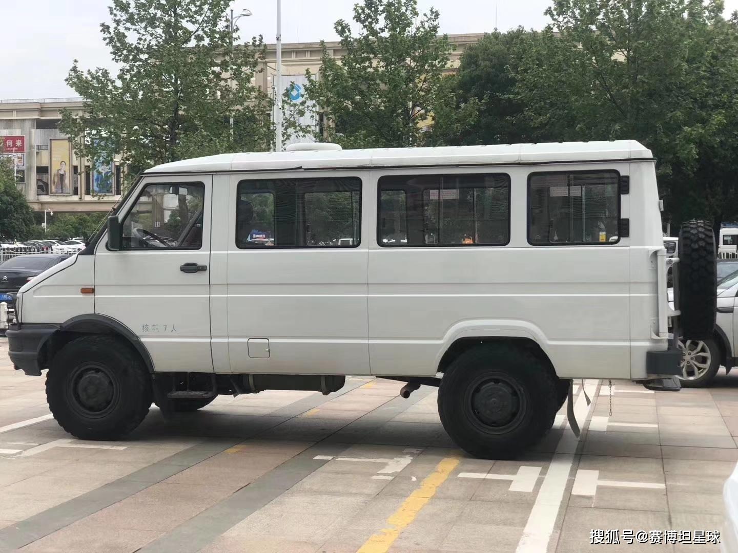 可以越野的客车,依维柯2045