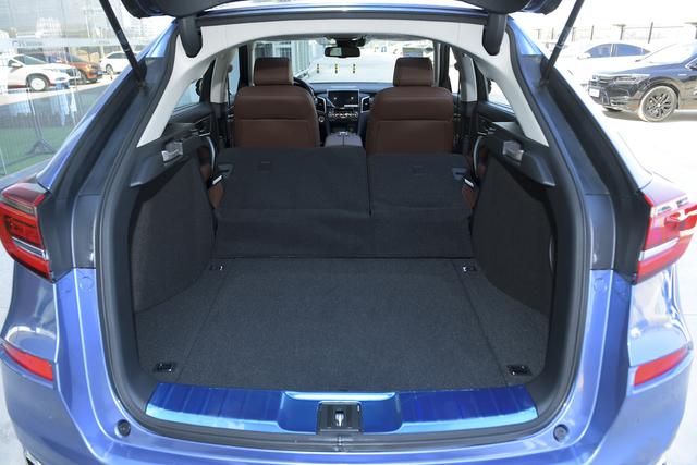 其实熟悉老款本田冠道的读者都知道,该车有着一个很大的优点,那就是