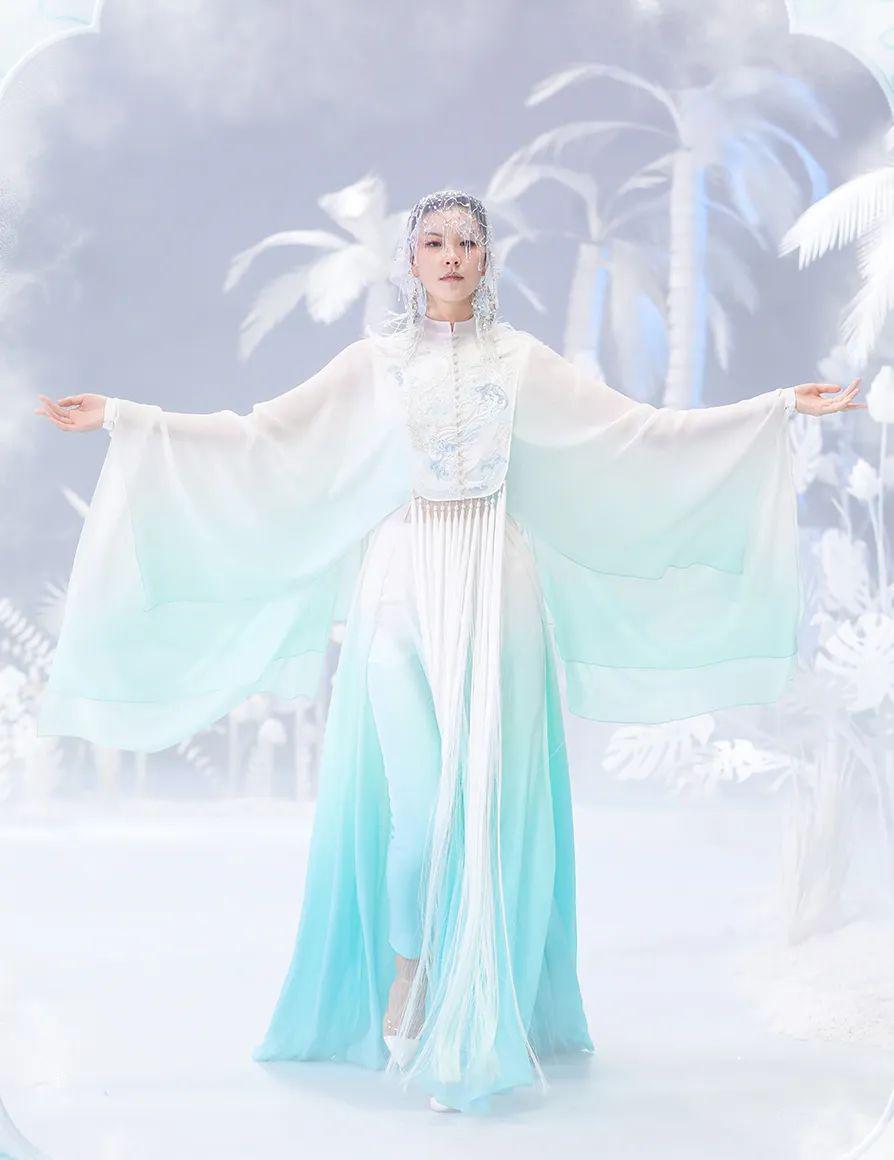 演绎真正的仙风道骨丨盖娅传说熊英2020aw若水时装秀