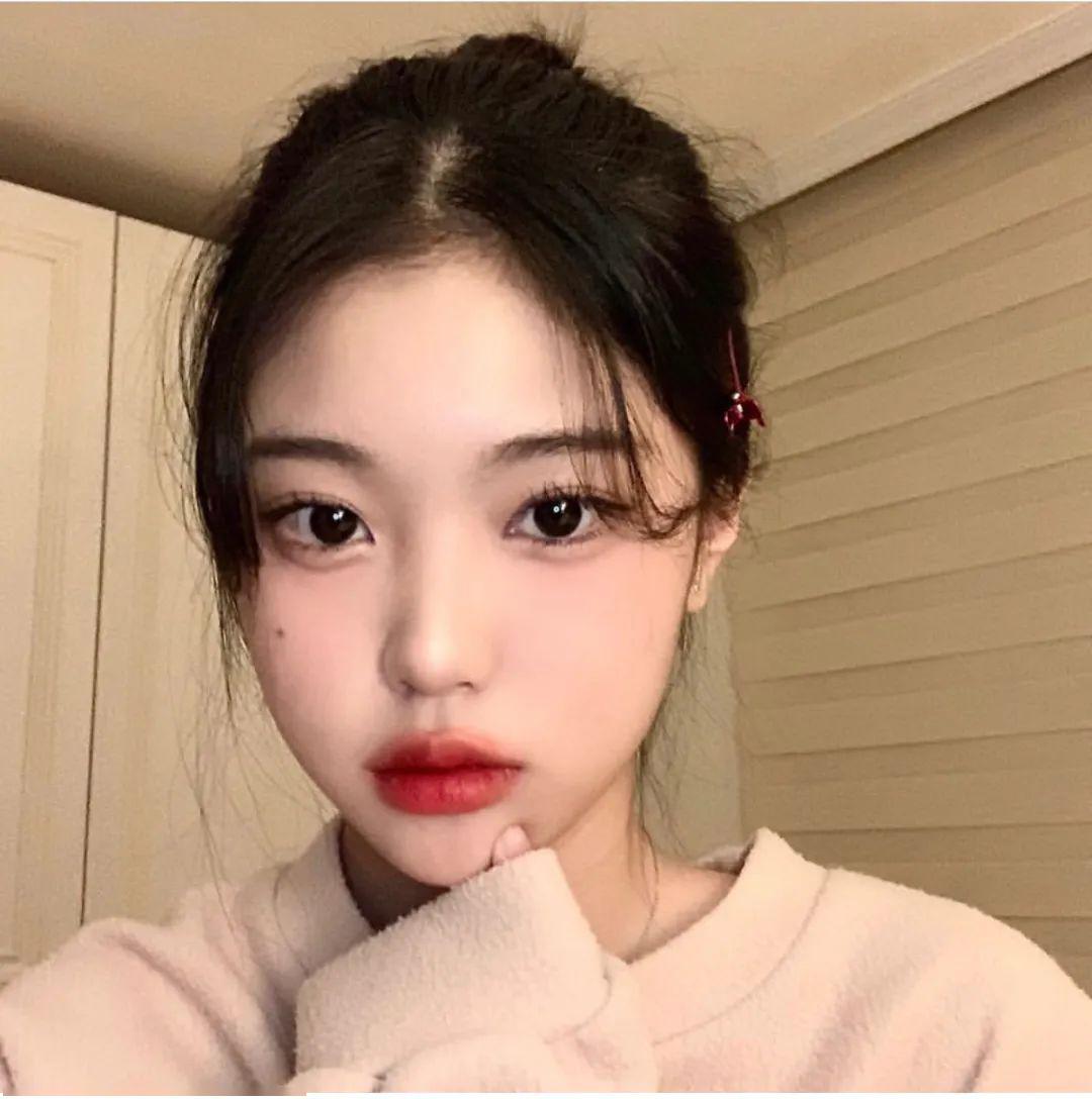 现在开始流行肉脸了我才不信胖脸女孩怎么穿衣打扮