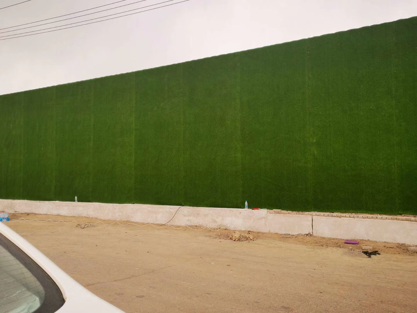 建筑板房用围挡草坪材质介绍