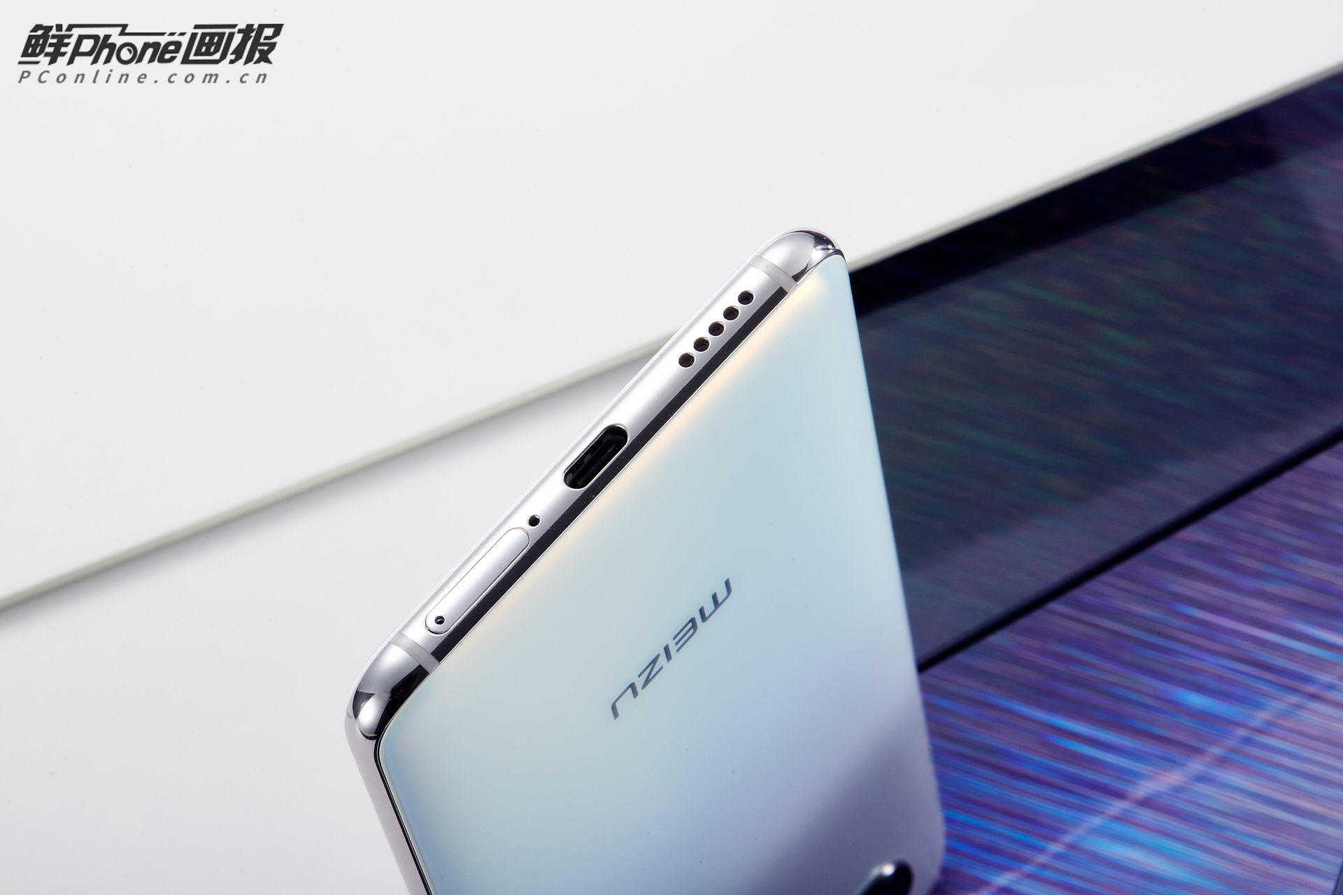 魅族17图赏:ag玻璃工艺还是记忆中的梦幻独角兽